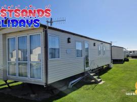 3 Bedroom Caravan at Seal Bay Resort, villa í Selsey