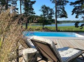 Beautiful Villa by the sea, hotel s bazénem v destinaci Porvoo