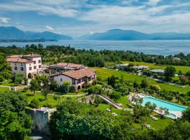 Castello Belvedere Apartments, hotel v destinaci Desenzano del Garda