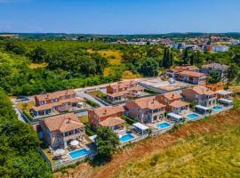 Villas Lotus with Pool and Jacuzzi, hotel with jacuzzis in Pula