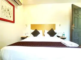 Qotel Hotel IP Residency Hargobind Enclave Near Karkarduma metro Anand Vihar