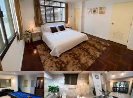 Sukhumvit 31 Sweet Home 7 beds - up to 12 guests, holiday rental in Bang Kapi