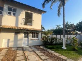 Casa em condominio na Praia de Juquehy, vacation home in São Sebastião