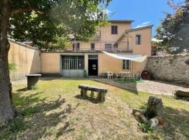Casa Dell'Olivi - Tuscan ToBe, hotel with parking in Bagnolo