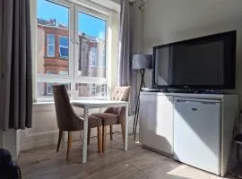 Largs Apartment, Spacious & Modern 1 Bed near beach & shops