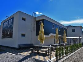 Chata na Zemplinskej Širave až pre 40 ľudí, hotel in Kaluža