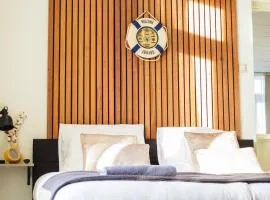 The marine apartment near Amsterdam by Weltevreden Experience