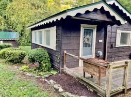The Garden Cottage, hotel with parking in Hendersonville
