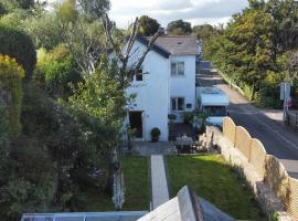 Cartref, 1860s family home.: Bridgend şehrinde bir villa