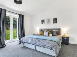 Comfortable 3-Bed Dormer Bungalow Family & Business Friendly