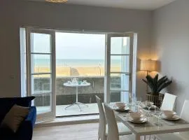 Ocean View Suite - Near Hythe - On Beach Seafront - Private Parking