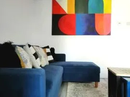 Cosy Canalside Home in Peaceful Area - Easy M5 Access & Free Parking