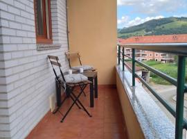 Cantabria, amplio piso .Se admiten mascotas, hotel in Bádames