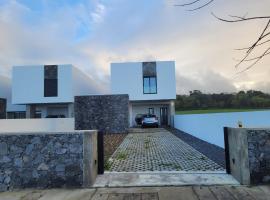 Casa das Azorinas, holiday home in Fenais da Luz