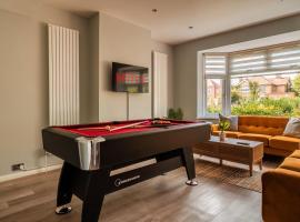 Luxury Affordable Business Stay with Hot Tub and Pool Table, hotel v mestu Enfield Lock