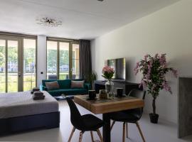 Luxury room with king size bed, hotel v destinaci Dordrecht