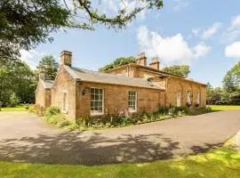 Luxury Scottish Manor house + jacuzzi + bbq cabin + helipad