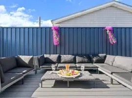 The Seachange - Brand New, Beachy Family Retreat.