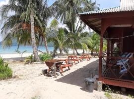 Permai Chalet Tioman ชาเลต์ในKampong Juara