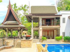 Classic Thai style Cozy Villa fancy pool+garden, hótel með sundlaugar á Patong-ströndinni