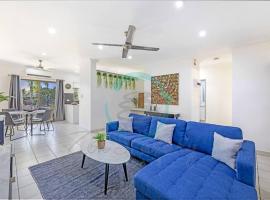 Zen by the Coast: 2-BR Cozy Retreat Near Uni/Shops, hotel a Casuarina