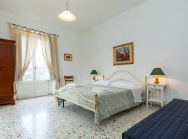 Flat In The Center Of Ceraso For Up To 8 People, hotel v destinácii Ceraso