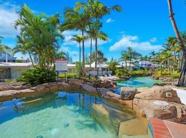 Alex Heads Beachfront Resort 2 bedroom apartment, ξενοδοχείο σε Alexandra Headland