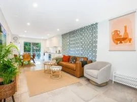 Walk to Beach Escape @ Cronulla - 2Bdrm- Parking