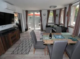 Four Flowers Apartman