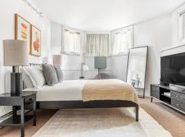 Back Bay Studio steps from Newbury T BOS-557