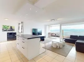 2 BR with lake view – close to Geneva & Lausanne