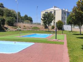 Piso en Rías Bajas con piscina RIANXO, מלון בRianjo