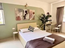 Sage : Private Studio Room in Koregaon Park