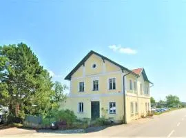 Studio Hadersdorf near Train station with Free Parking