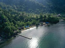 Ricky's Beach House، فندق شاطئي في Pasarsungai-nyala