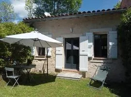 Maison en pierre restaurée avec jardin