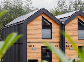 HŪSLE by UNIQUE PLACES - Stylische Tiny Houses in Vorarlberg, βίλα σε Bludenz