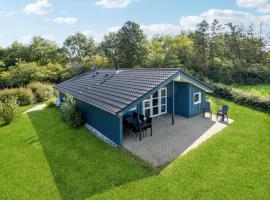 Amazing Home In Hovborg With Kitchen, feriehus i Hovborg