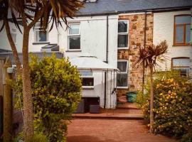Central Newquay Terrace House, hytte i Newquay