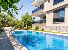 Lux Villa w Balcony Pool Sauna Garden in Antalya, hotel v destinaci Antalya