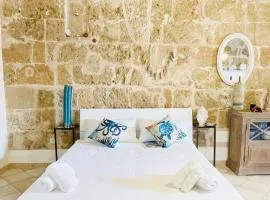 Picasso Art Room Studio Apartment