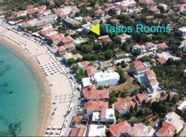 Tasos Rooms, hotel en Stoupa
