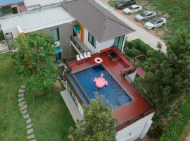 Do2poolvilla Khaoyai, hotel con piscina en Muak Lek