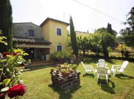 Villa Relax a 2 Piani e Giardino Privato con Vista sulle Colline Umbre، فندق مع موقف سيارات في Piloni