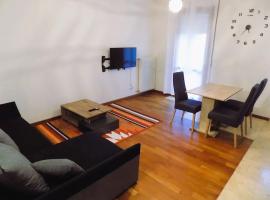 spazioso mini appartamento, готель з парковкою у місті П'єве-ді-Соліго