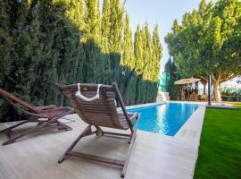 RentalSevilla Brisa del Aljarafe con piscina climatizada a 15 minutos de Sevilla، فندق رخيص في Almensilla