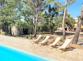 Villa Piscine Vue exceptionnelle, hotel with pools in Murs