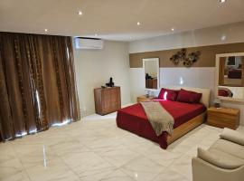 Double bedroom in shared Penthouse Apartment - Seabreeze Terraces, homestay di St Paul's Bay