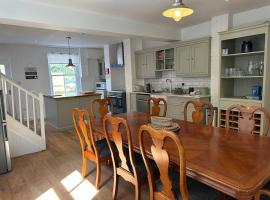 Home in Dartmouth, Devon with Private Parking, villa in Dartmouth