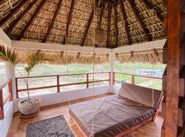 Sunset Beachside House With Appartent, hotel in Puerto Escondido
